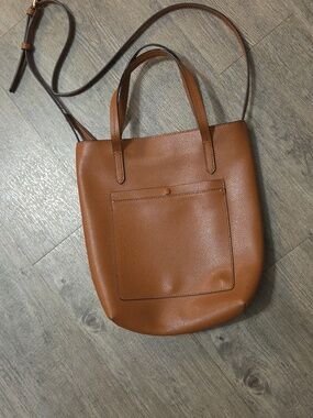 Banana Republic • Classic Brown Tote Crossbody Bag